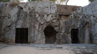 Prison de Socrate, Philopappos Hill